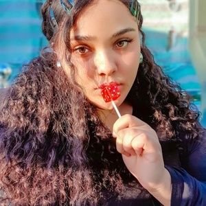 Meet your Posher, Anisa